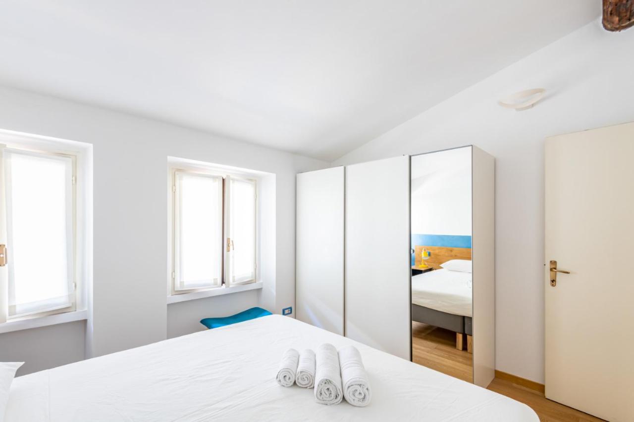 Easylife - Romantico Appartamento Sulla Darsena Milão Exterior foto