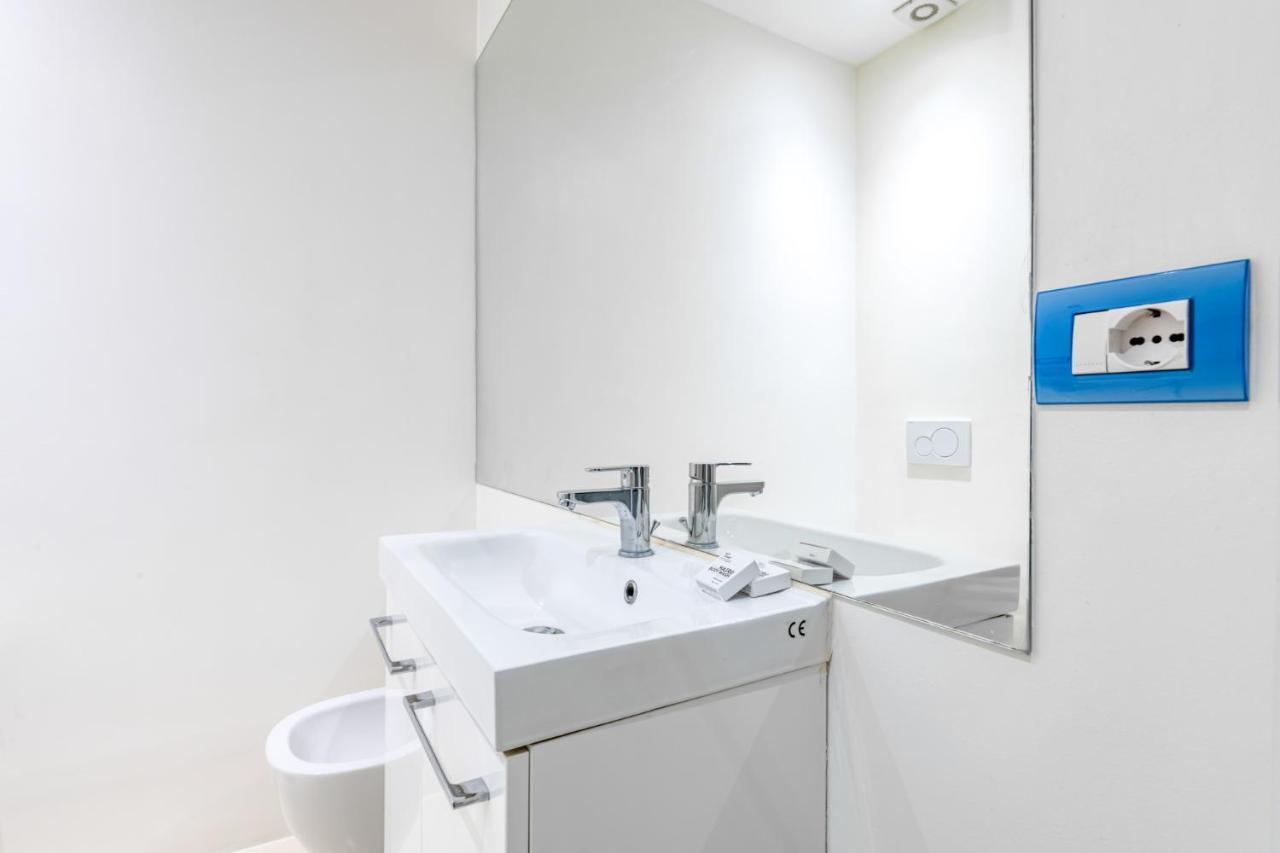 Easylife - Romantico Appartamento Sulla Darsena Milão Exterior foto