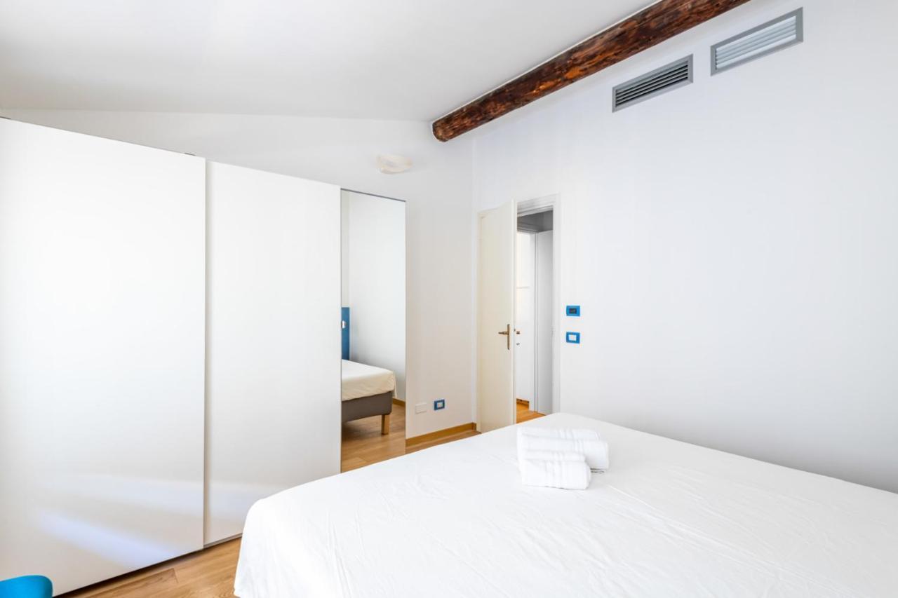 Easylife - Romantico Appartamento Sulla Darsena Milão Exterior foto